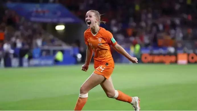 这个夏天让荷兰人热血沸腾的除了气温，还有荷兰女足