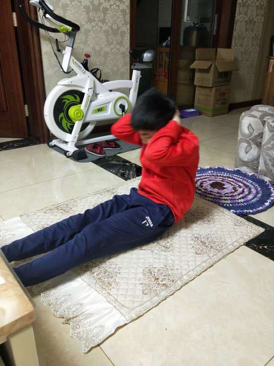 学生居家抗疫锻炼,小学生抗疫居家锻炼