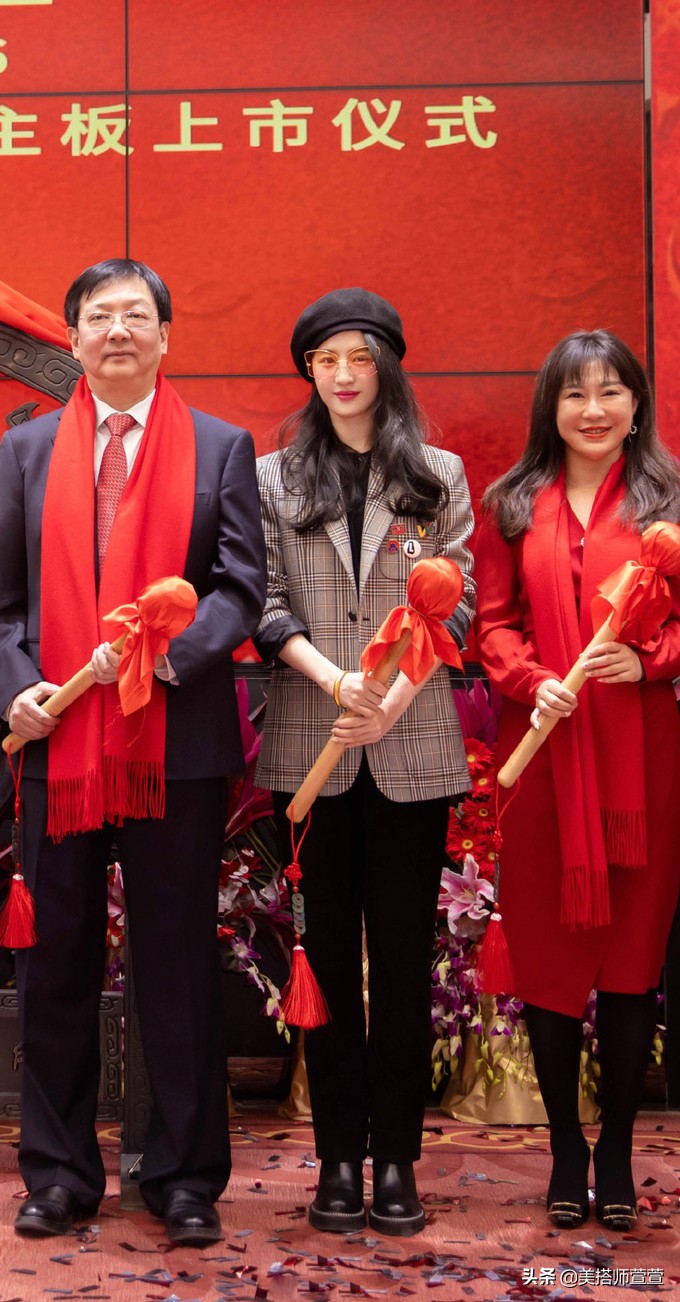 刘亦菲西装皮裤造型酷飒魅惑,刘亦菲机场贝雷帽造型