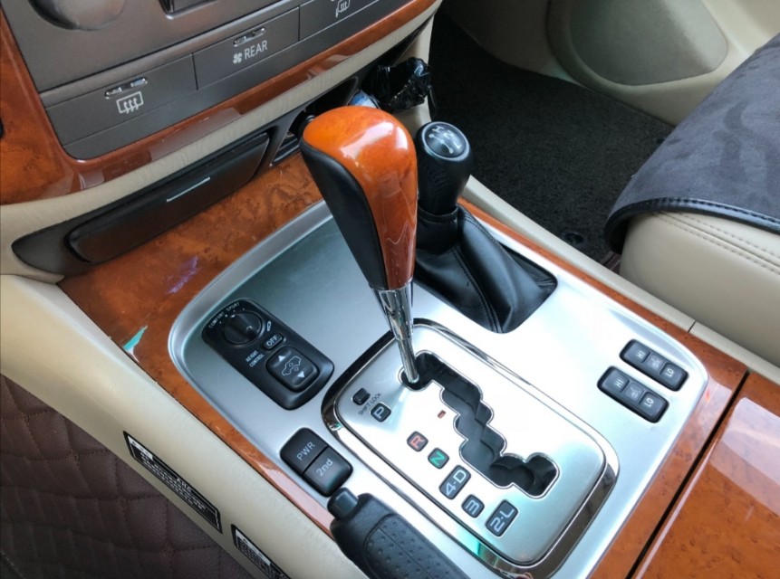 丰田陆巡对比沃尔沃xc60,丰田陆巡和雷克萨斯570哪个好