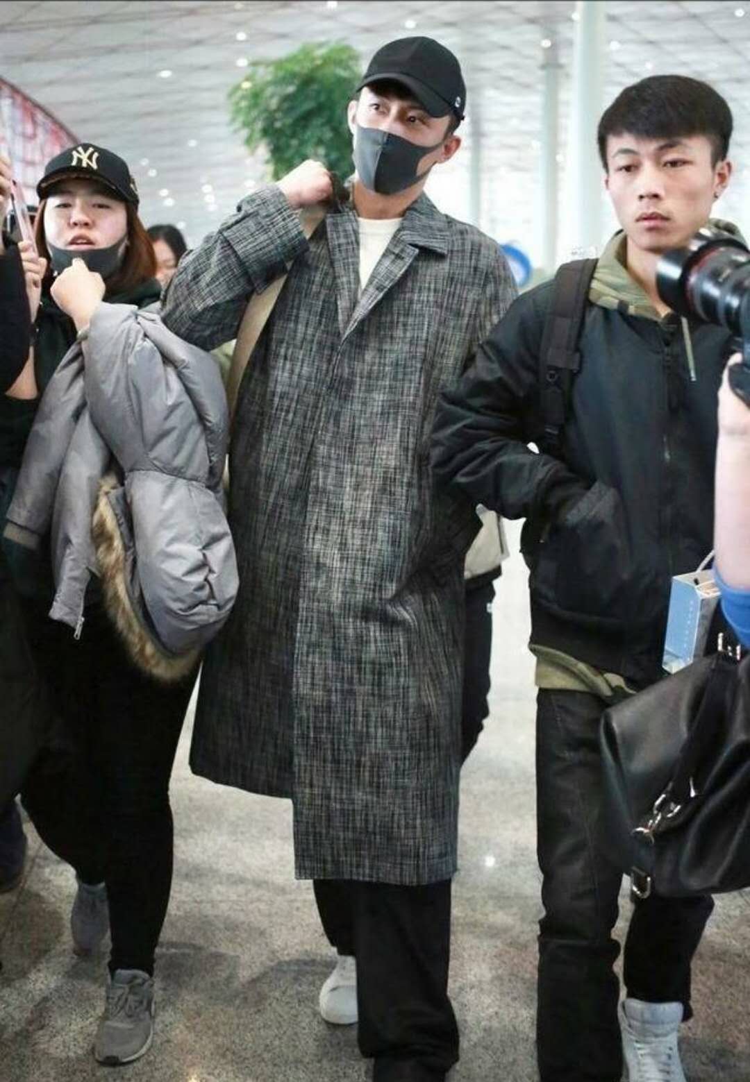 肖战王一博最近一次同台图片,肖战王一博错位时空