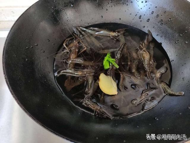 水煮小河虾正宗做法,水煮河虾的正确做法煮多长时间