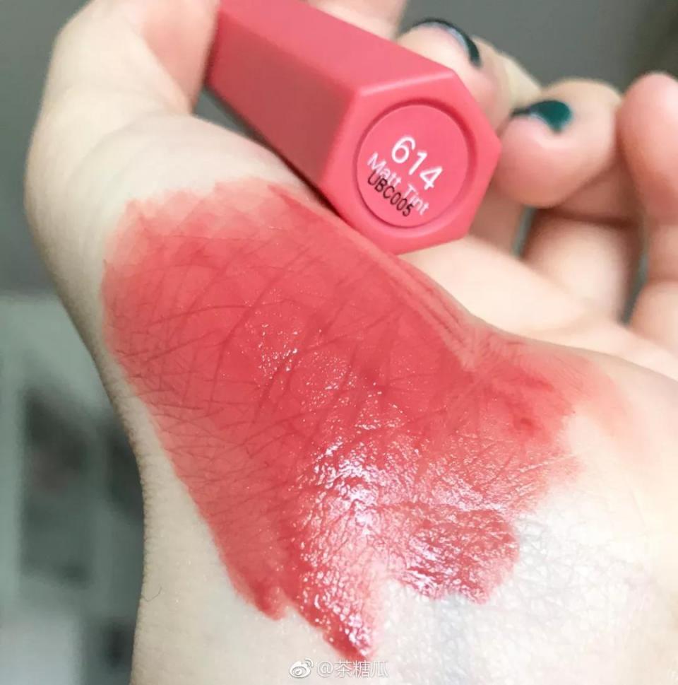 快买了这只口红来人间水蜜桃学院报道！