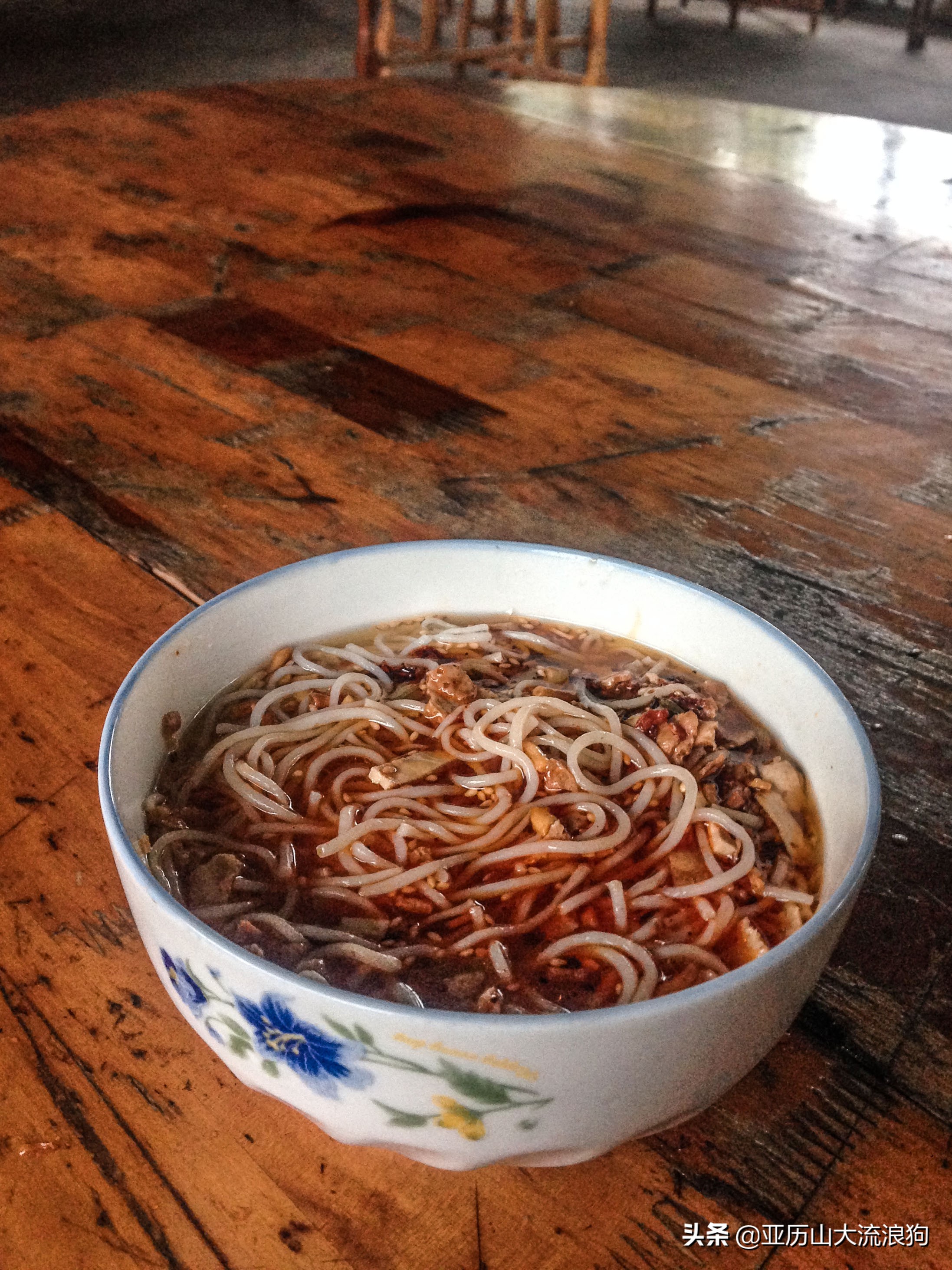 中缅边境的佛寺,旅途中遇到藏区僧人