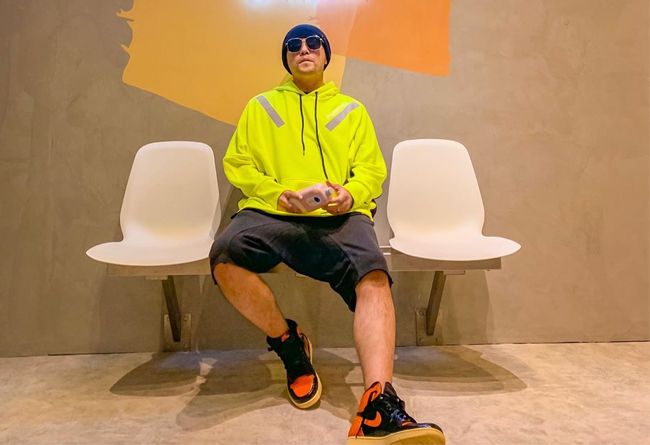 周杰伦上脚aj1牛仔,aj1扣碎篮板猪油皮