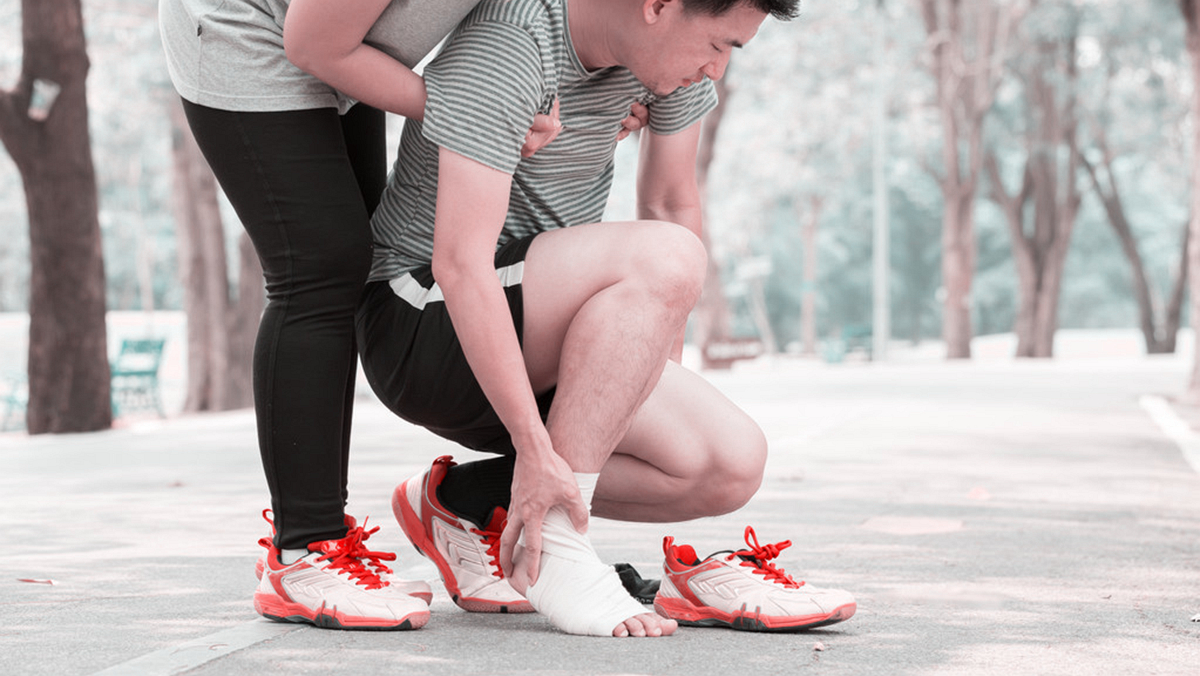 脚扭伤没有肿但是脚背很疼怎么办,脚扭伤当时不疼后来疼什么原因