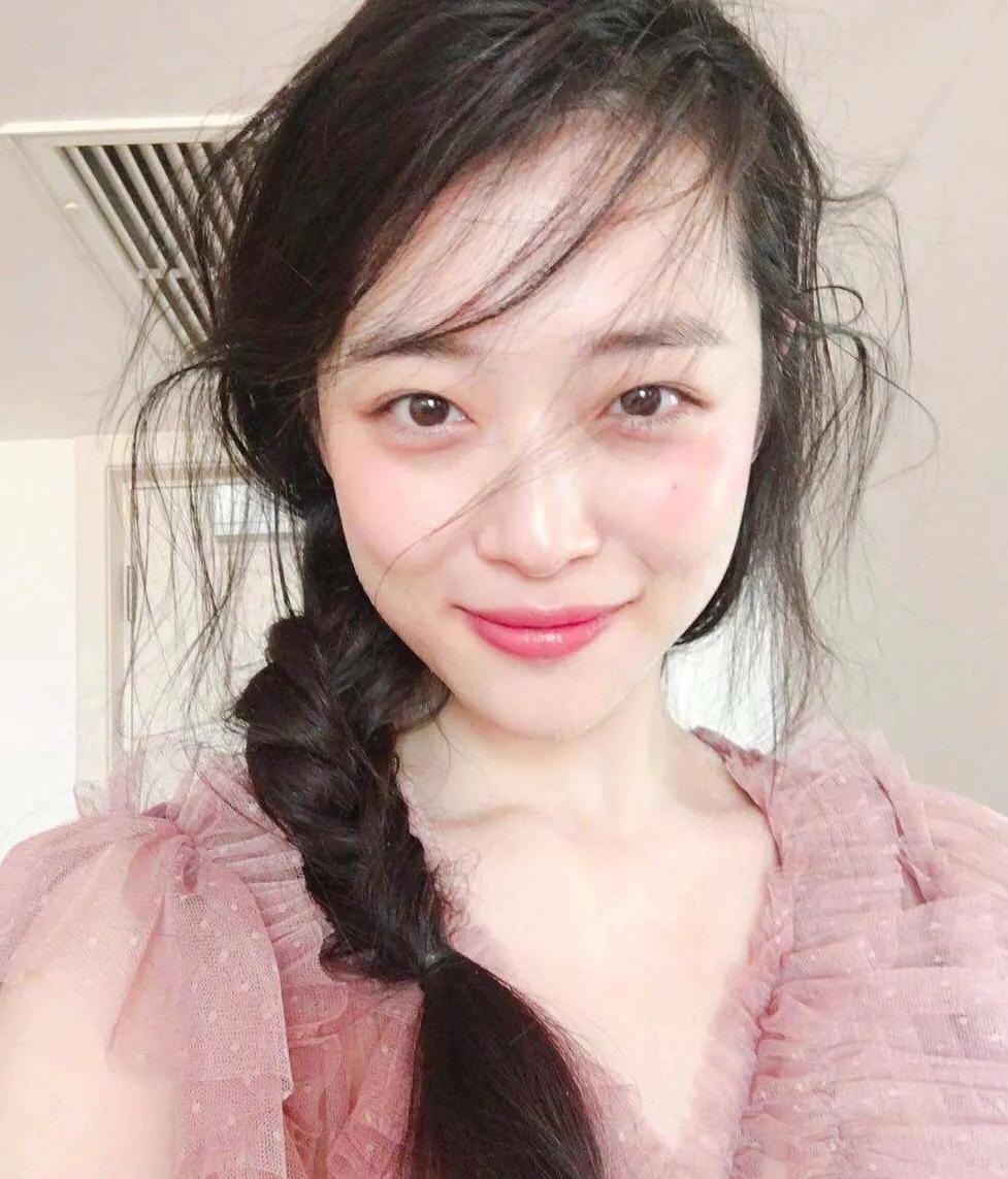 崔雪莉一颗正在腐烂的水蜜桃，鲜活的肉体都在排队走向坟墓。