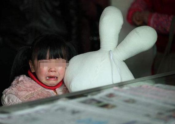 “妈妈，同桌总是摸我”，妈妈这么做，挽救了女儿的未来