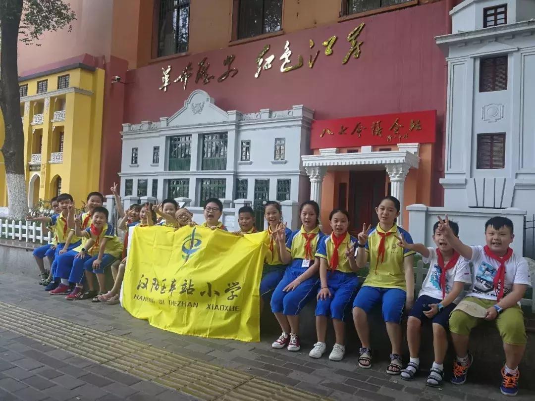 家门口的学校听着读书声,家门口的学校承载了童年的回忆