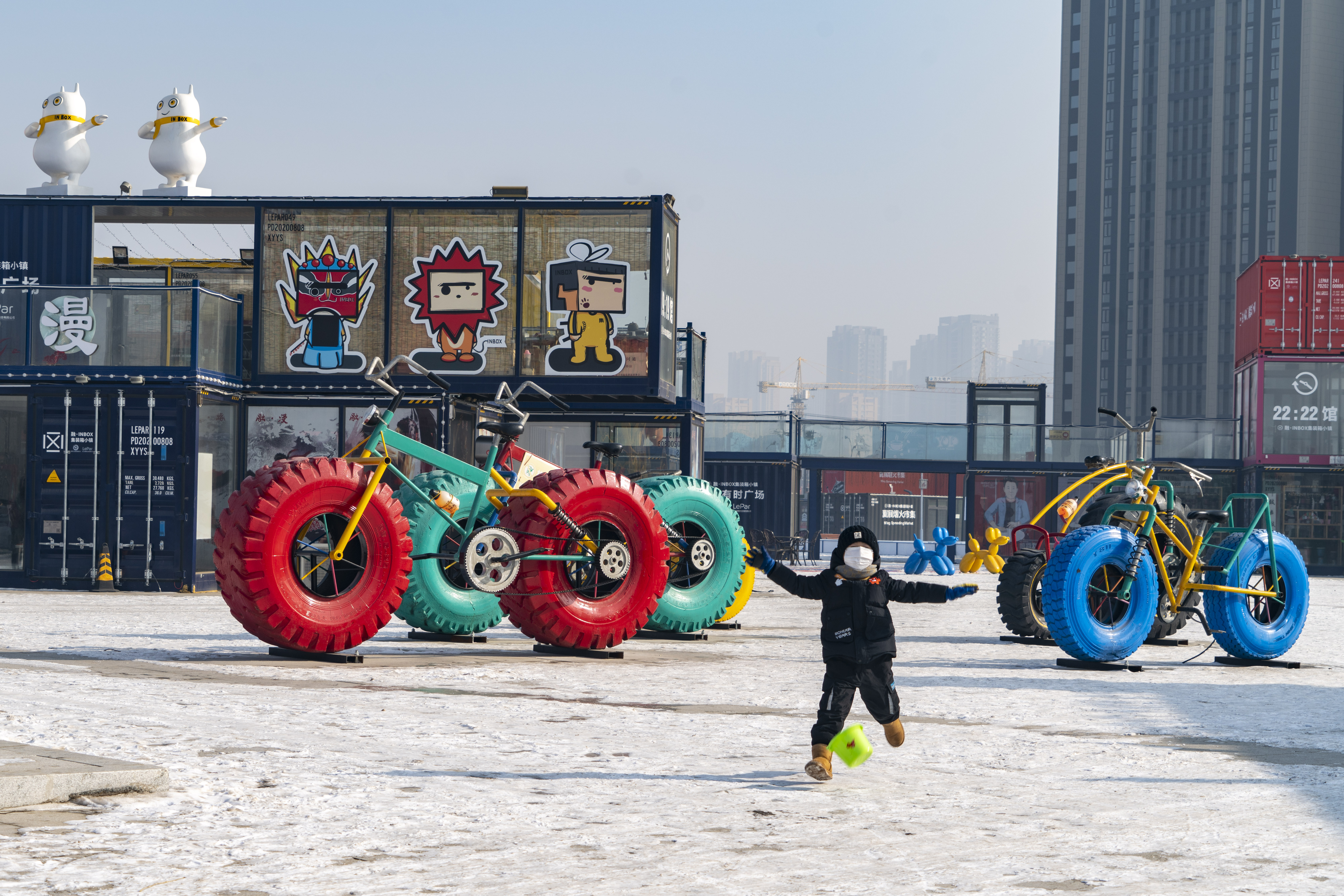 沈阳网红打卡地小火车,沈阳集装箱网红小镇花海