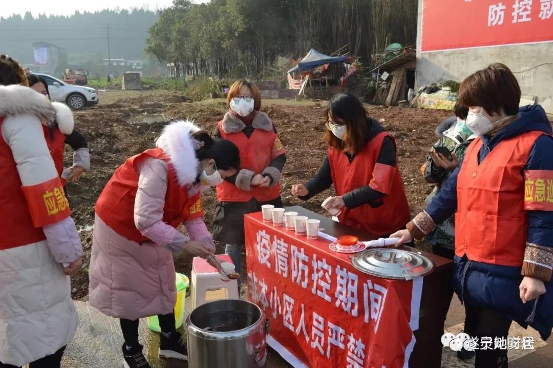 巾帼志愿者撑起抗疫防疫半边天,抗疫志愿者为出征勇士护小家