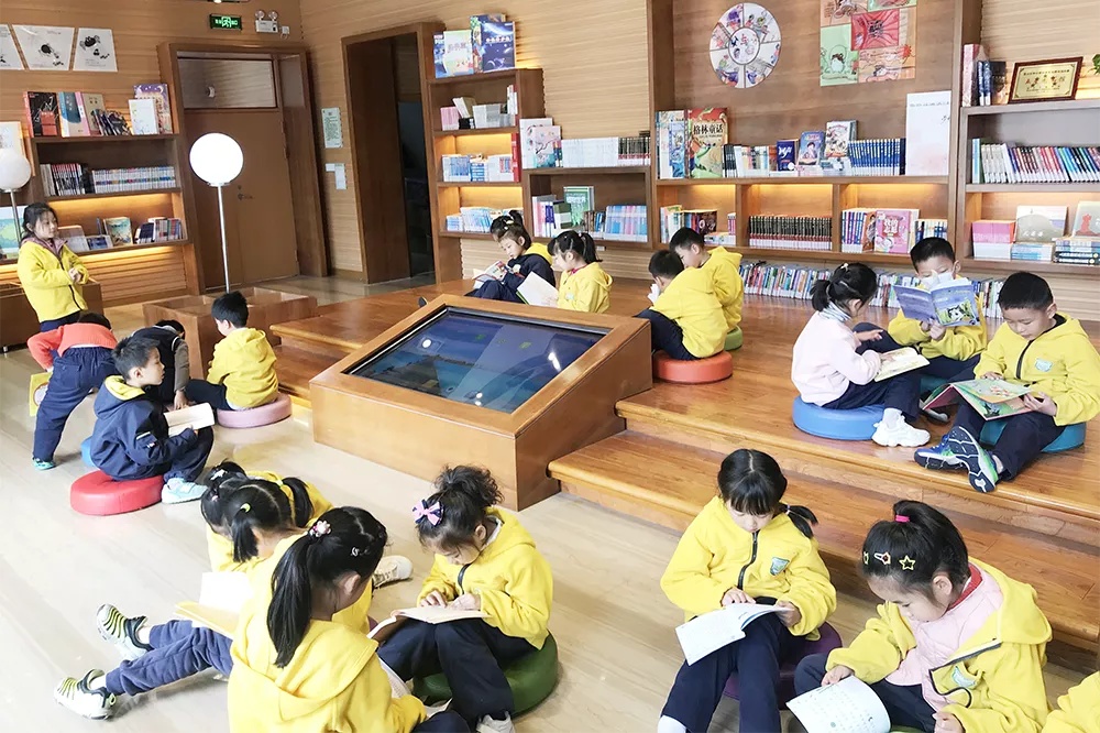 宝山这所学校“延时更延爱”的举动让“课后三点半”不再是问题！