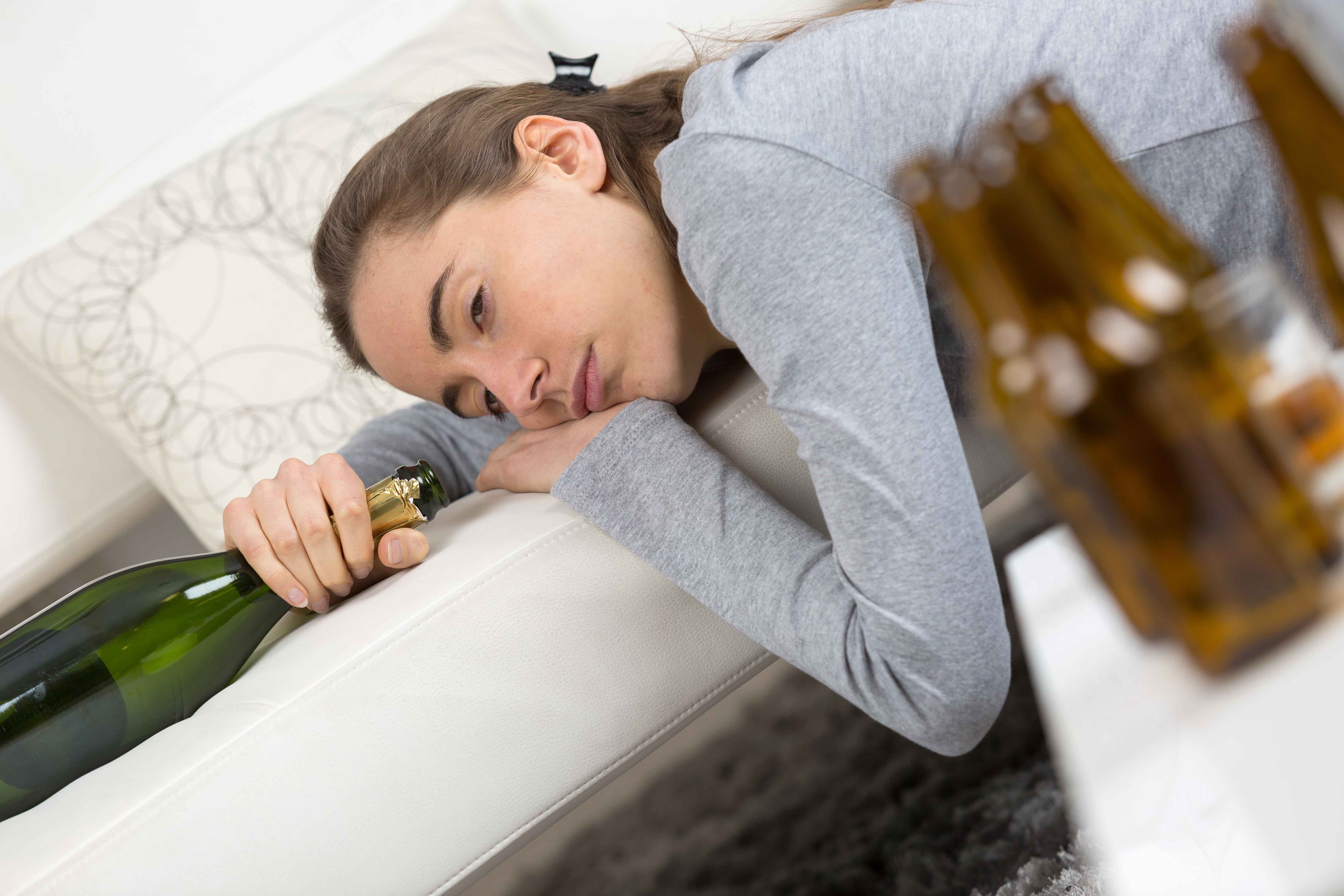 热蜂蜜水解酒还是凉蜂蜜水解酒,蜂蜜水解酒的正确方法
