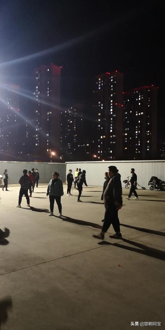 邯郸展览馆广场舞完整版,河北邯郸快乐广场舞