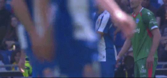 武磊的表现令对手称赞,武磊出场让皮克难受视频