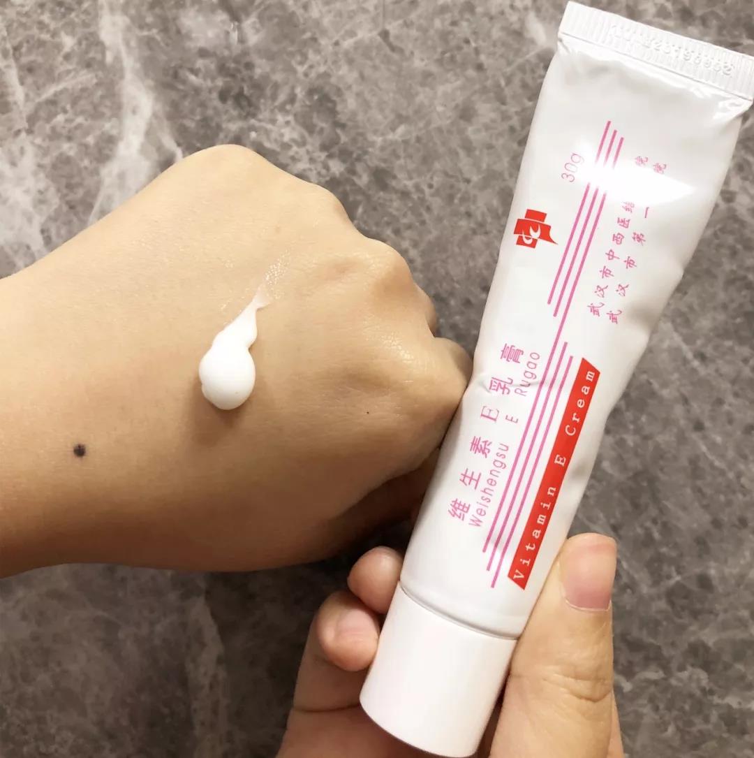 手干巴巴的用什么护手霜,双手干燥擦什么护手霜