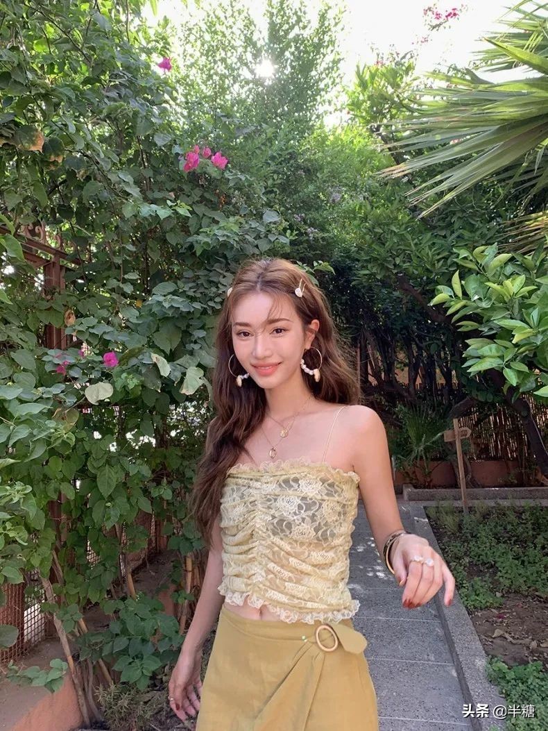 韩剧女主的穿搭连衣裙,韩剧女主穿条纹衬衫