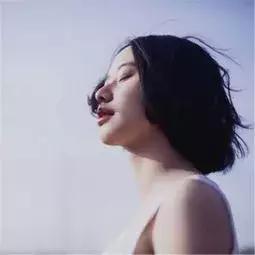凭什么要被“绑架”，女生就要做自己的女王