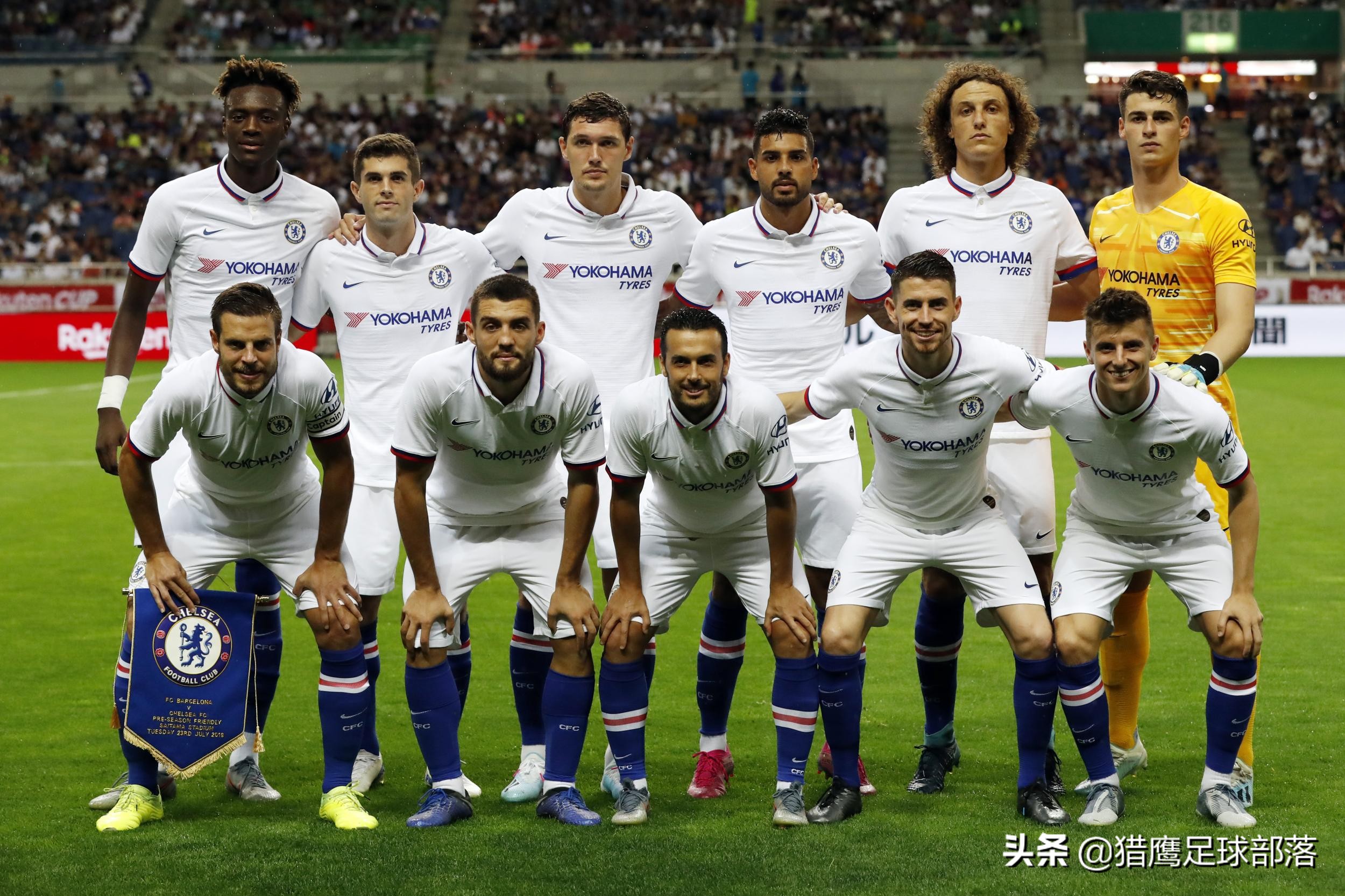 首冠到手！梅西缺阵2大将迎首秀，兰帕德率切尔西胜巴萨