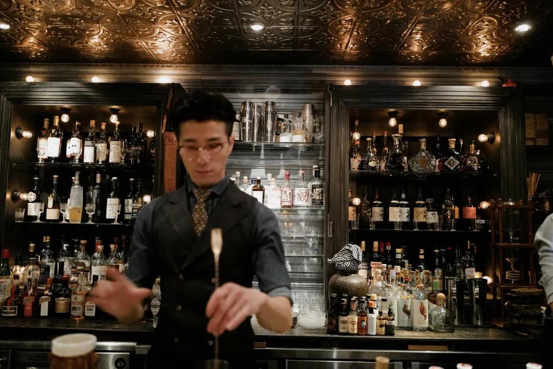 在上海的天花板酒吧“闯关”，喝到第五杯我悟了