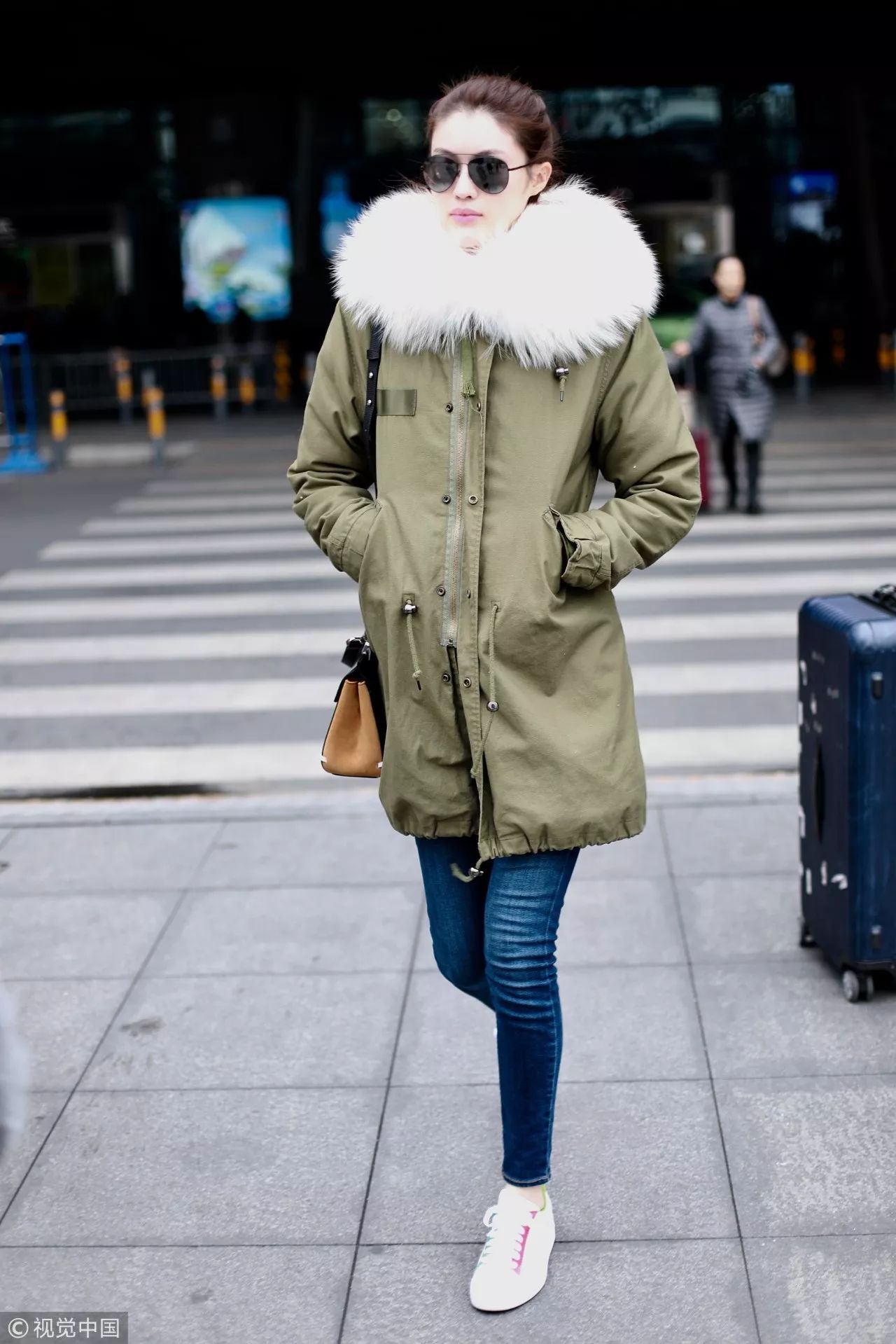 大毛领在冬天更有温暖的感觉,慵懒秋冬毛领