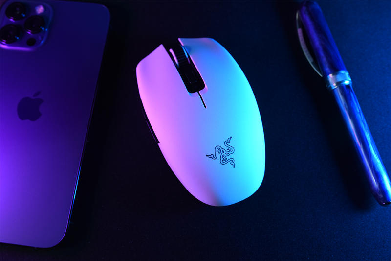 颜值高、还能打、抓着还舒服-雷蛇八岐大蛇V2游戏鼠标