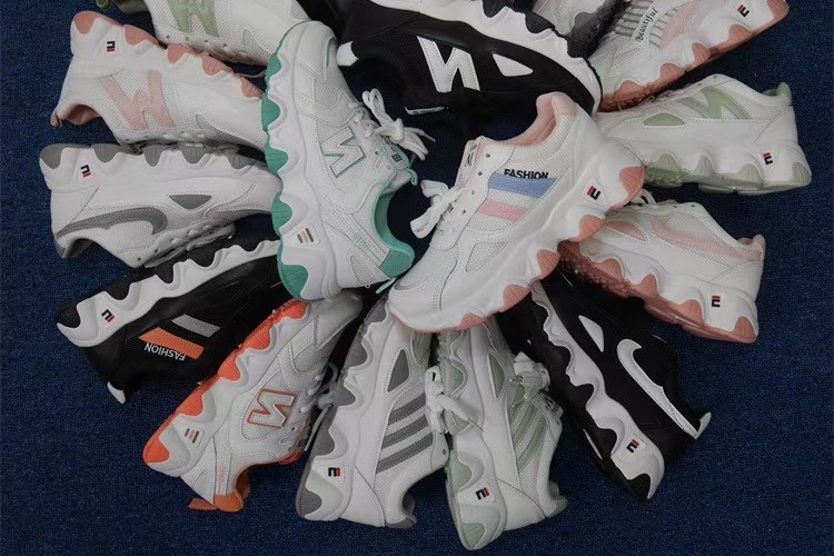 开学穿帆布鞋好还是运动鞋,为什么学生爱穿碳板鞋