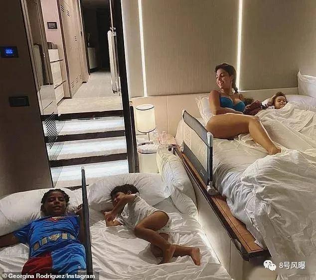 她们还在名媛群拼单，这位柜姐已经收服了世界顶级海王