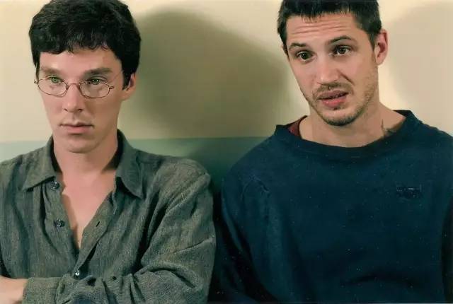 眼睛有三种颜色的长脸男人，这家伙真的什么都能演