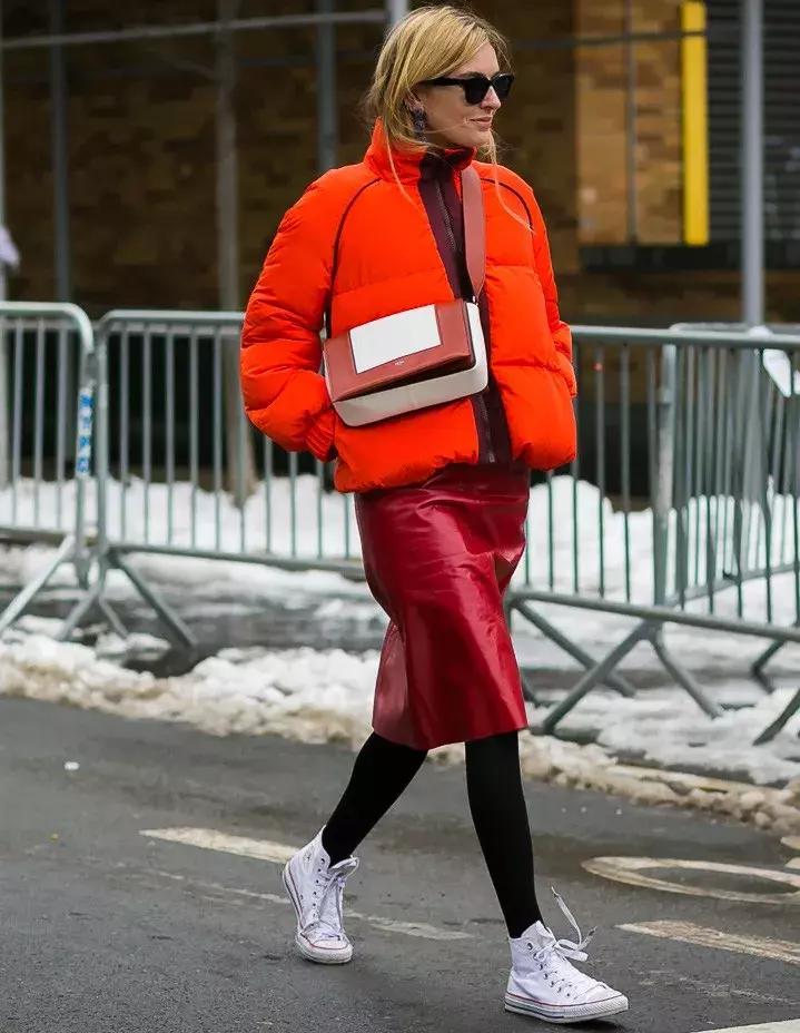 冬天羽绒服内搭怎么穿保暖又时尚,衣柜放久的羽绒服和外套