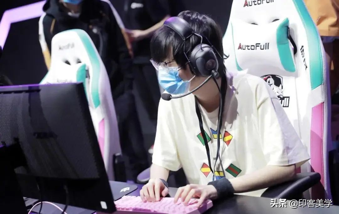今天的电竞游戏圈，依然是男主世界？