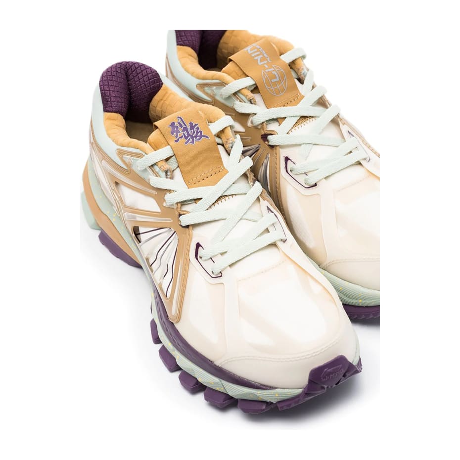 eightmonkeys品牌运动鞋男,脚肥的女生适合哪个品牌的运动鞋