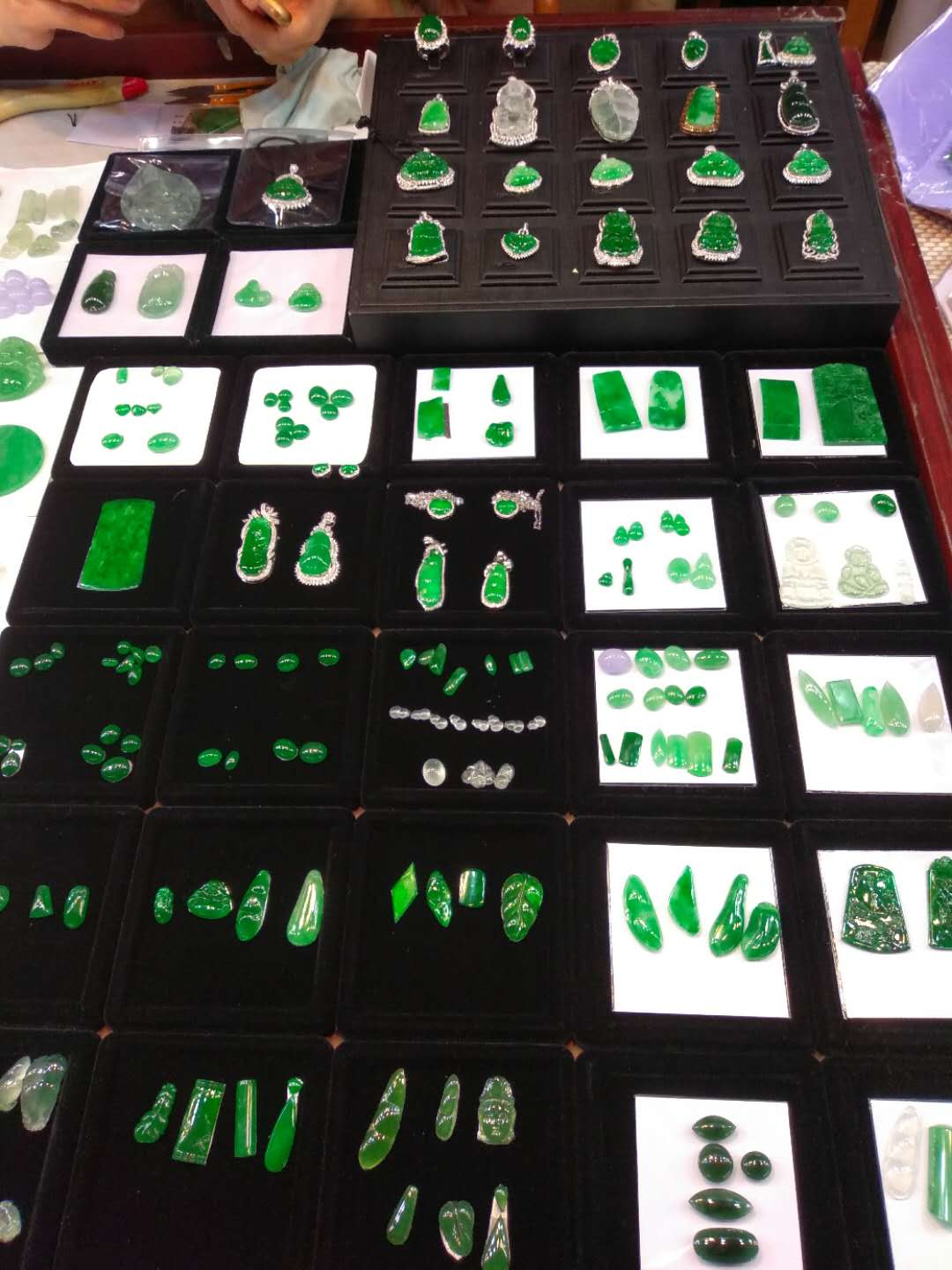 和田玉与天然翡翠,《一半海水一半火焰》