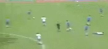 马拉多纳神奇技巧,马拉多纳十种最常用的足球技术