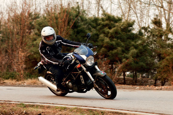 摩托车前减震降低座高方法,踏板摩托车怎么降低座高