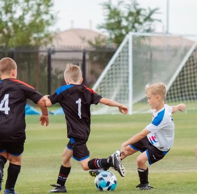 学习足球的孩子，真正的天赋，是内心对足球的热爱和坚持