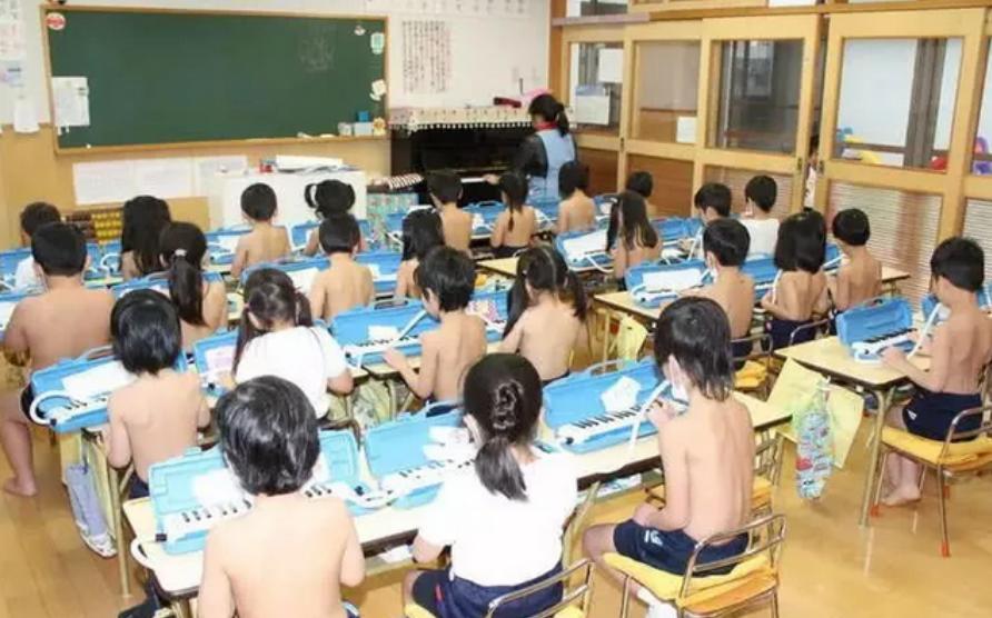 日本对学生进行扭曲教育,日本裸式教育新闻
