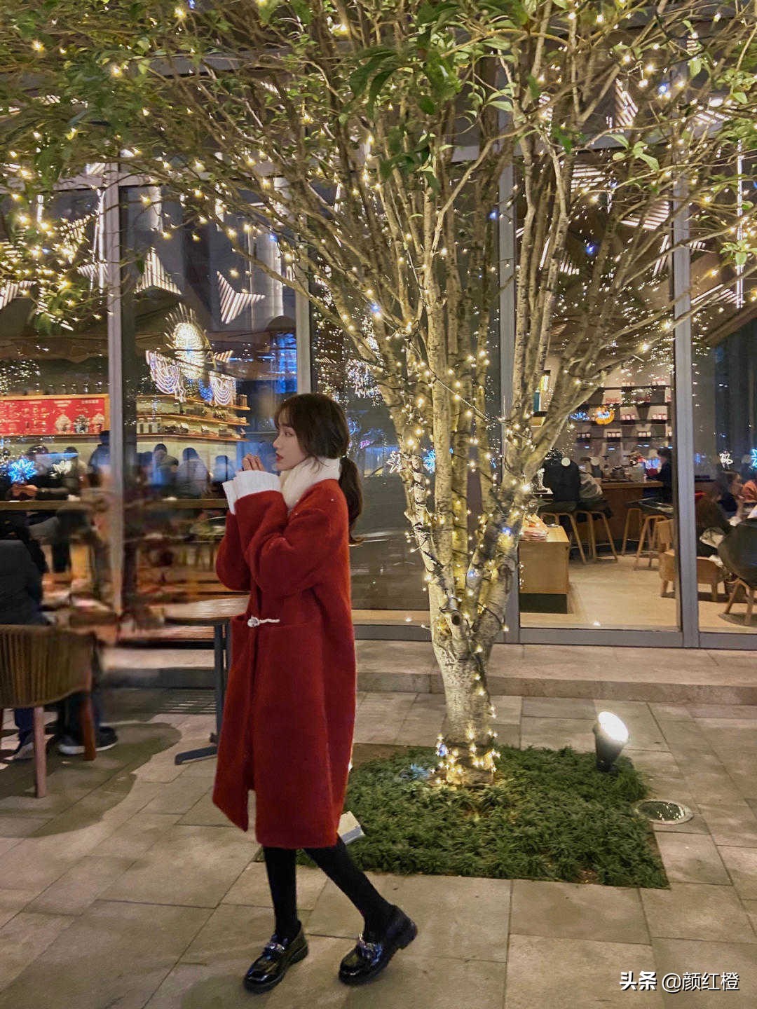 这些才是红色大衣的正确搭法，经典稳重又有气场，让你美出新高度