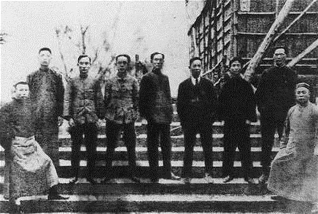 1951年苏州一位木材商被公安逮捕，两个月后被判死刑，他是谁