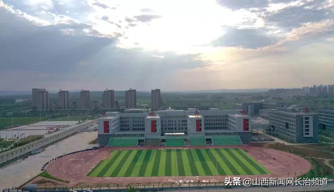 你好，我叫屯留。这是我的新名片，请接收