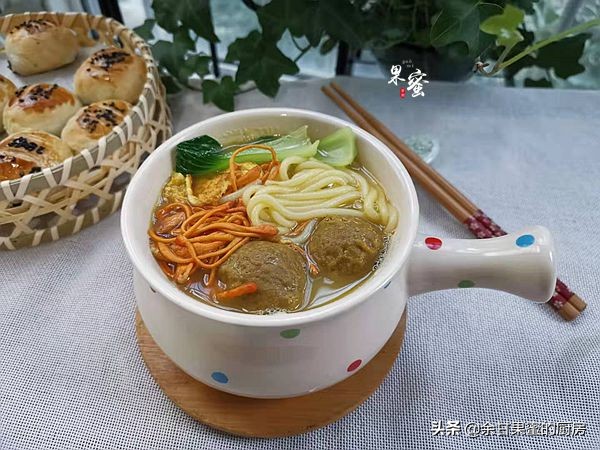 热乎乎的一碗酸辣米粉汤,好吃米粉汤