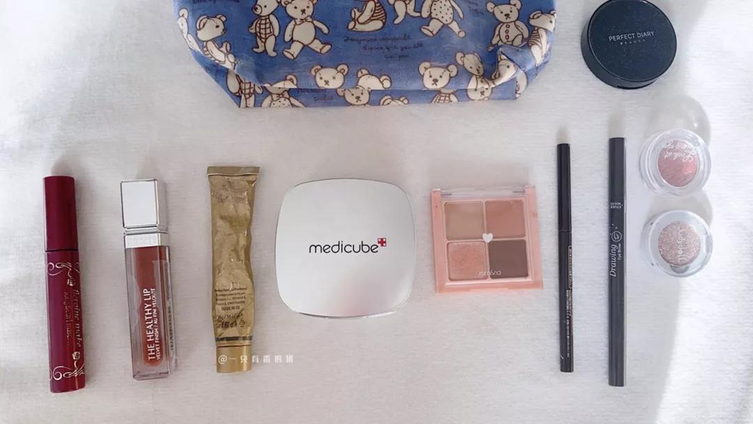 来看看闺蜜的化妆包,姐妹们的化妆包