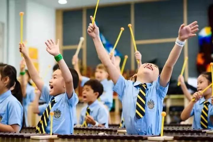 为曲线“鸡娃”，卖房卖车移居泰国：想逃离内卷，换来破碎名校梦