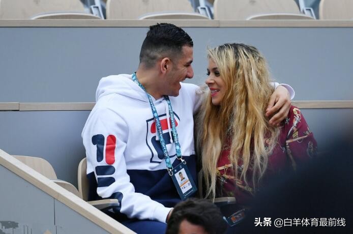 35岁的“小白兔”巴托丽结交小10岁强力男友，如今的她越来越滋润