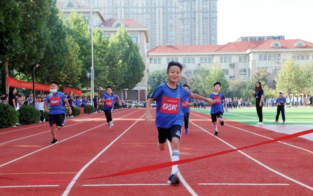 潍坊光正·潍州外国语学校童心向*党**，超越梦想。2021年秋季运动会掠影