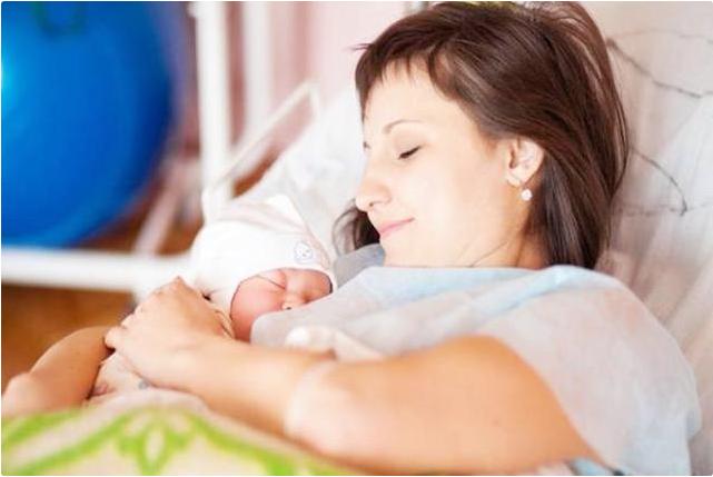 宝宝出生后迟迟不睁眼,新生儿出生8天不睁眼是怎么回事