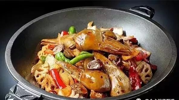绝佳美味独特的干锅鸭,干锅鸭特色美食视频