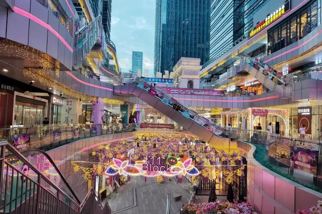 西安赛格品牌大升级！瑞幸和COACH做邻居，西安商业8月迷幻现实