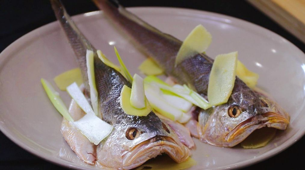 红烧黄鱼鱼肉鲜嫩不粘锅不破皮,黄鱼如何做最好吃