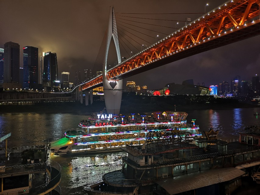 和颐洪崖洞酒店江景落地窗,和颐重庆解放碑洪崖洞店选房